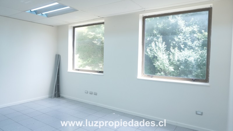 Edificio Campanario, oficina 305 - Luz Propiedades